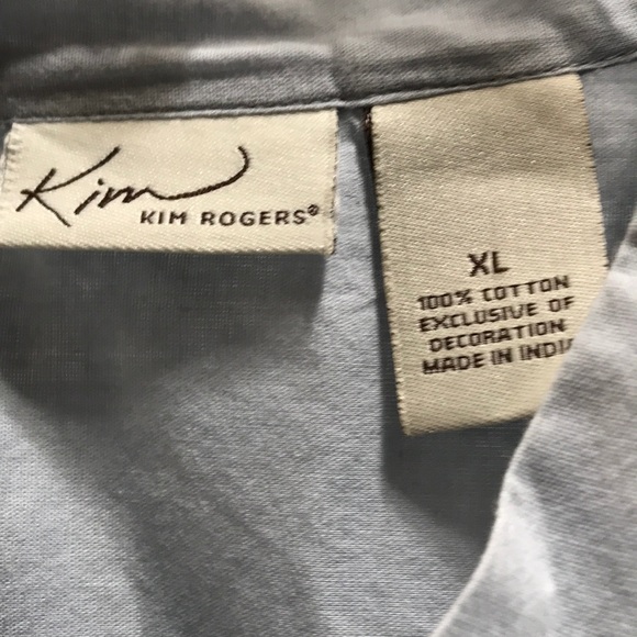 Top:blouse - Picture 3 of 4